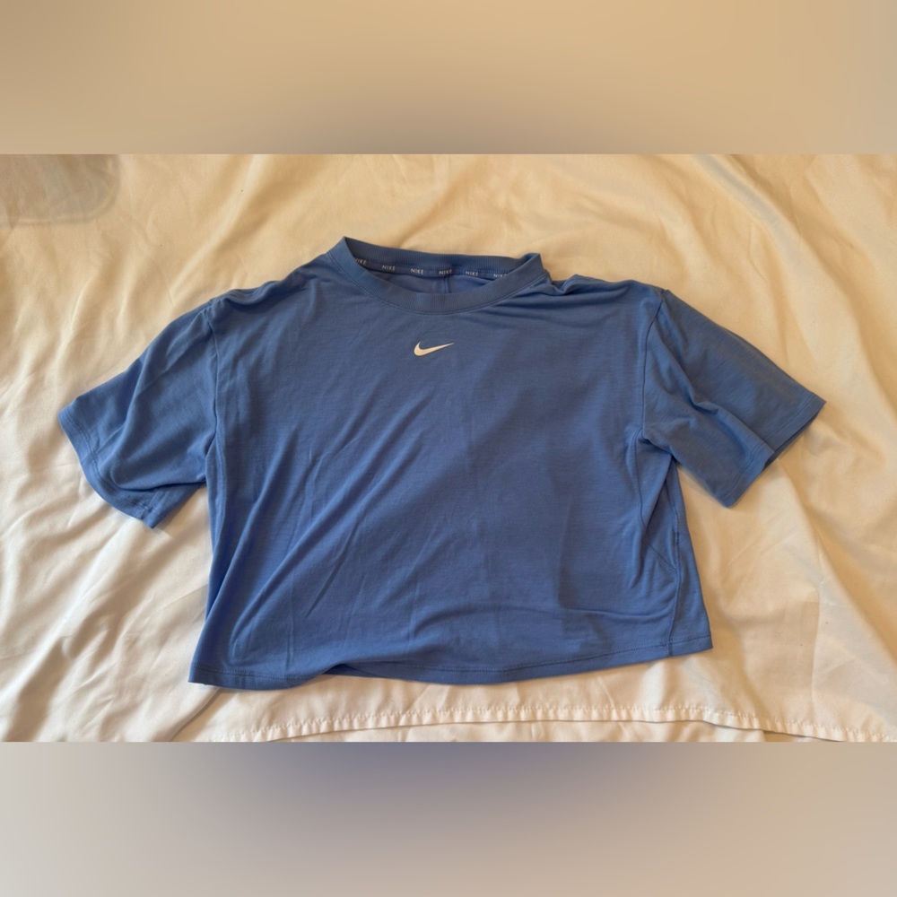 Girls Nike Shirt Size Medium